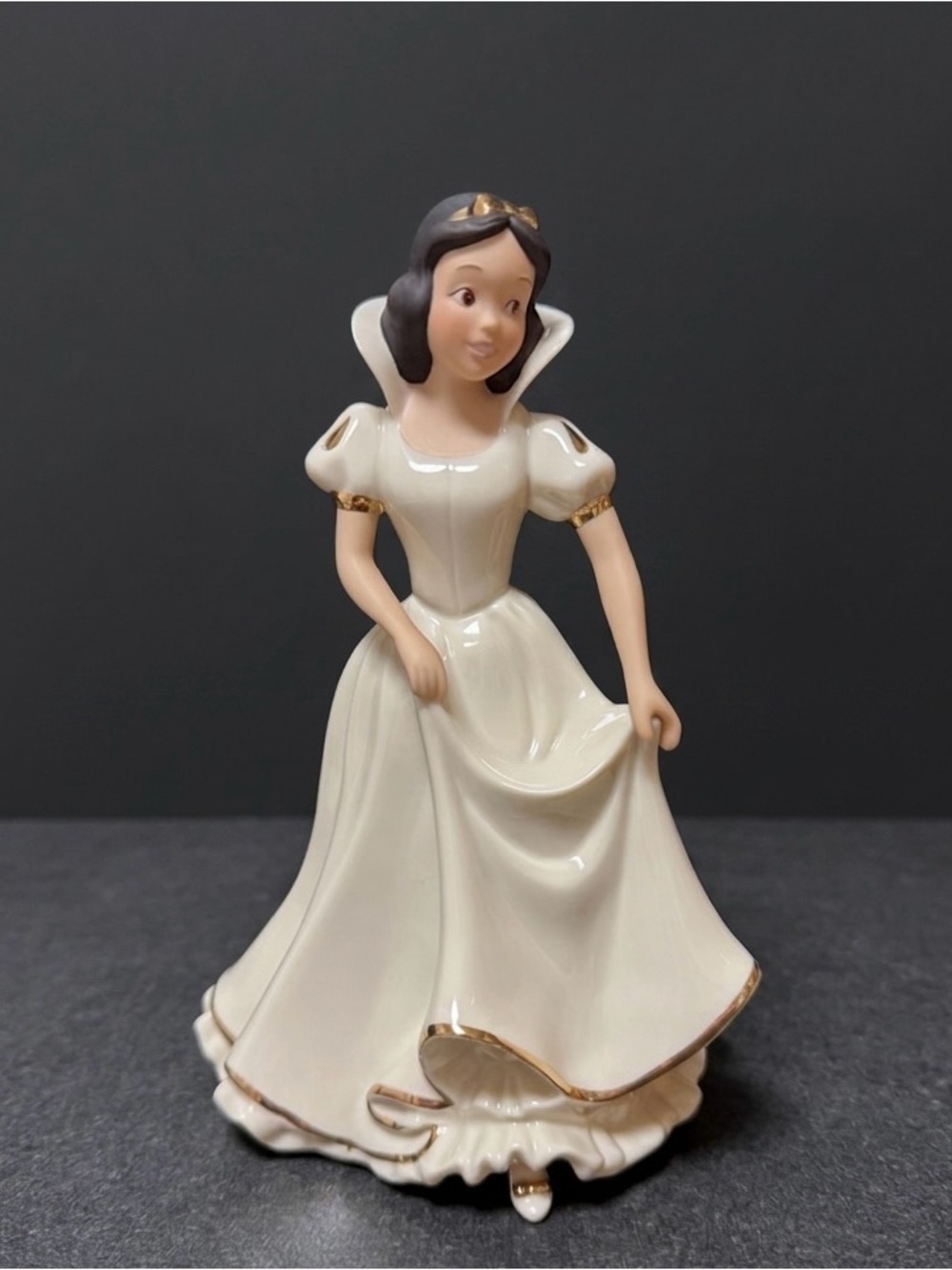 Lenox Disney Showcase Snow White Figurine Retired Excellent Condition 24K Gold